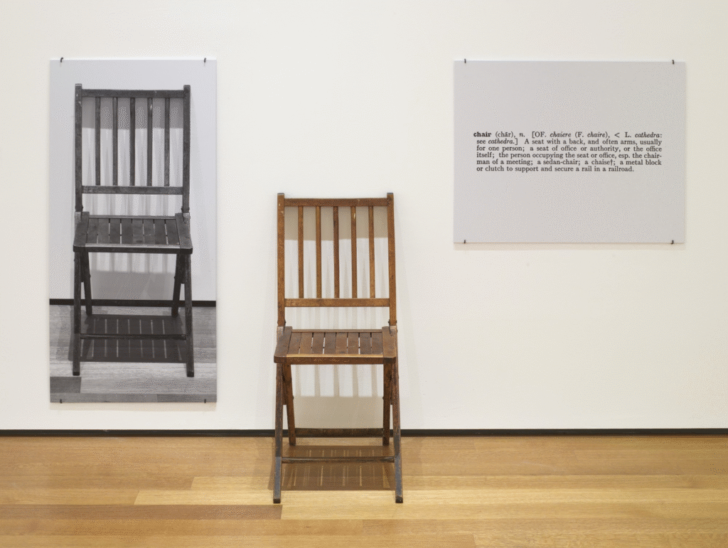 "Uma e Três Cadeiras" (1965) de Joseph Kosuth