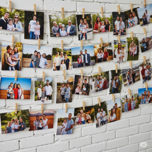 Guia para criar um mural de fotos com fios e pregadores de madeira